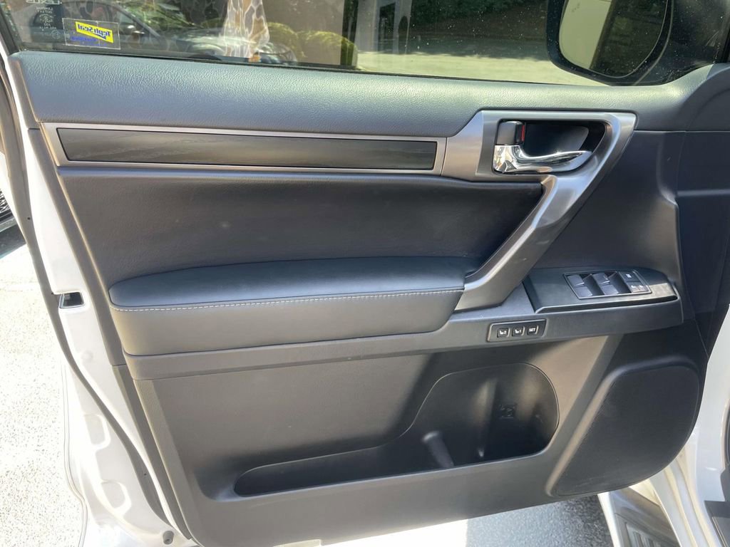 Used 2022 Lexus GX 460 w/ Black Line Special Edition image 10