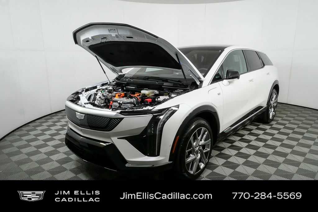 Certified 2025 Cadillac Optiq Luxury 2 w/ LPO, Floor Liner Package AWD/4WD image 31