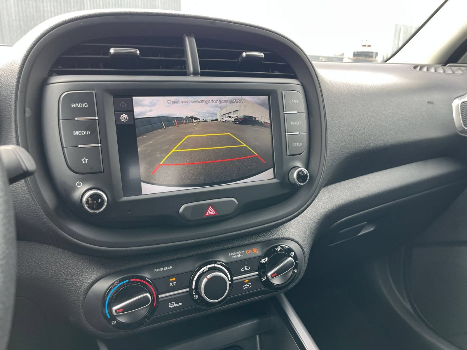 Used 2025 Kia Soul LX w/ LX Technology Package FWD image 19