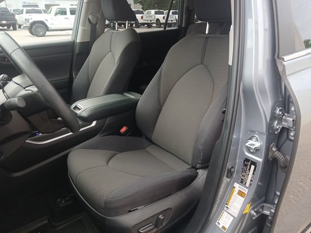 Used 2023 Toyota Highlander LE FWD image 30