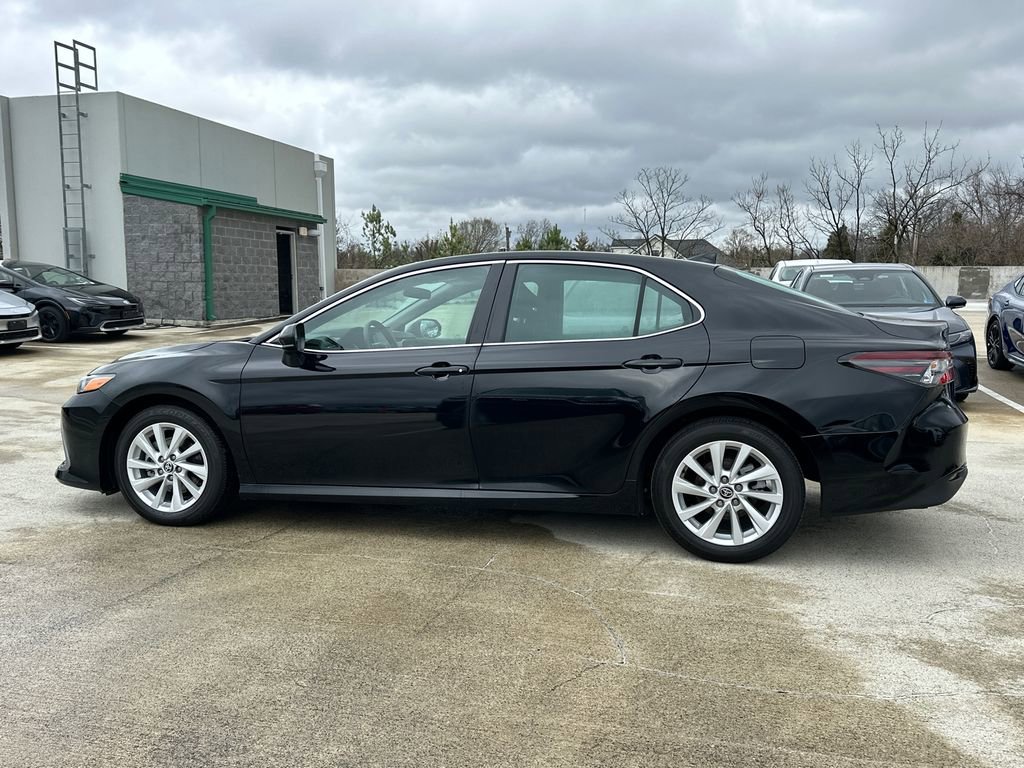 Used 2024 Toyota Camry LE image 3