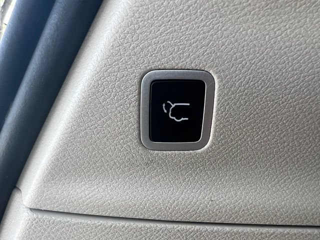 Used 2022 Chrysler Pacifica Touring-L FWD image 24