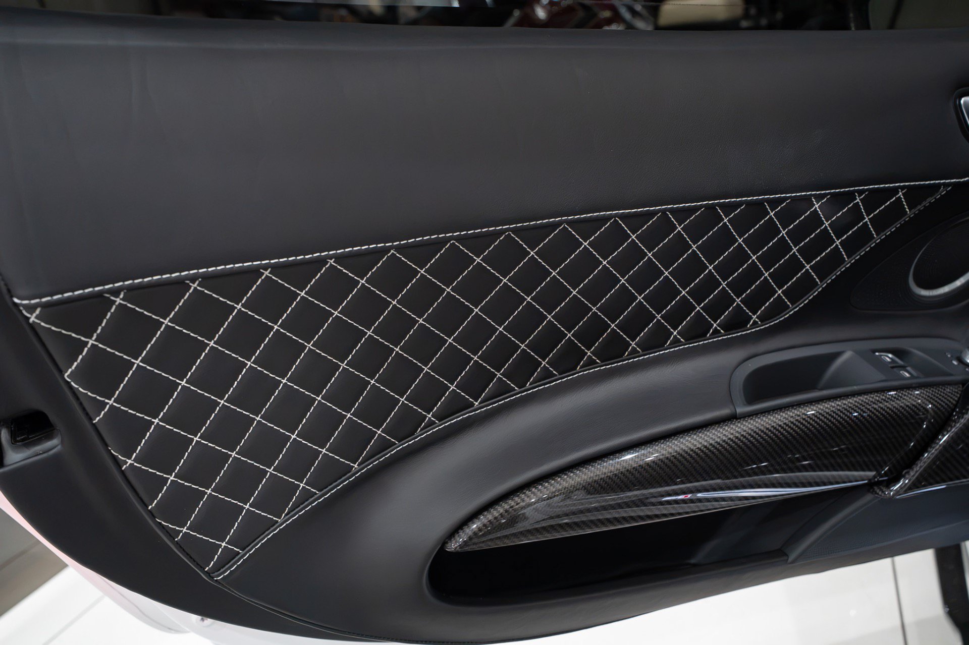 Used 2014 Audi R8 V10 AWD/4WD image 6