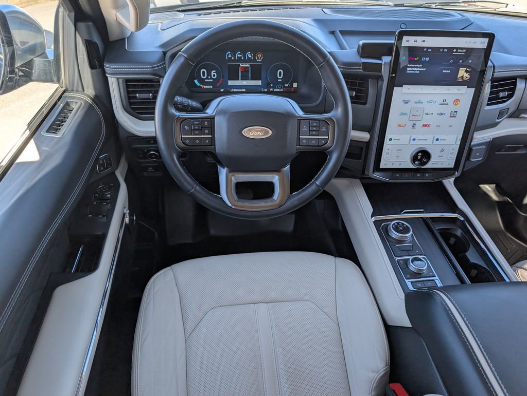 Used 2024 Ford Expedition Platinum image 4