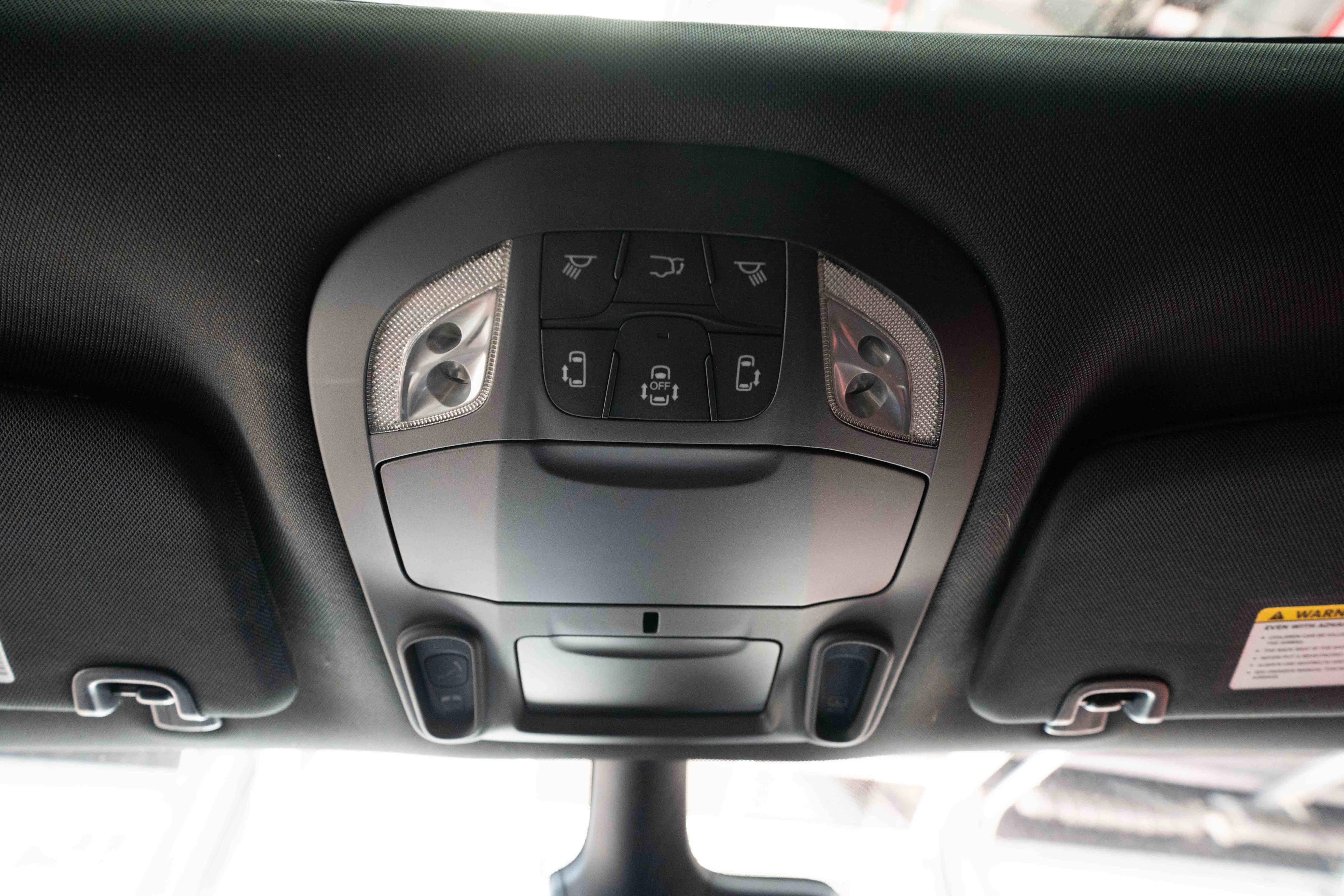 Used 2025 Chrysler Pacifica Select image 18