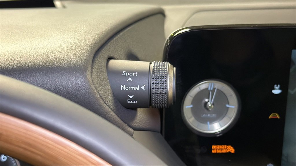 Certified 2025 Lexus ES 350 Ultra Luxury w/ Accessory Package (Z2) image 30