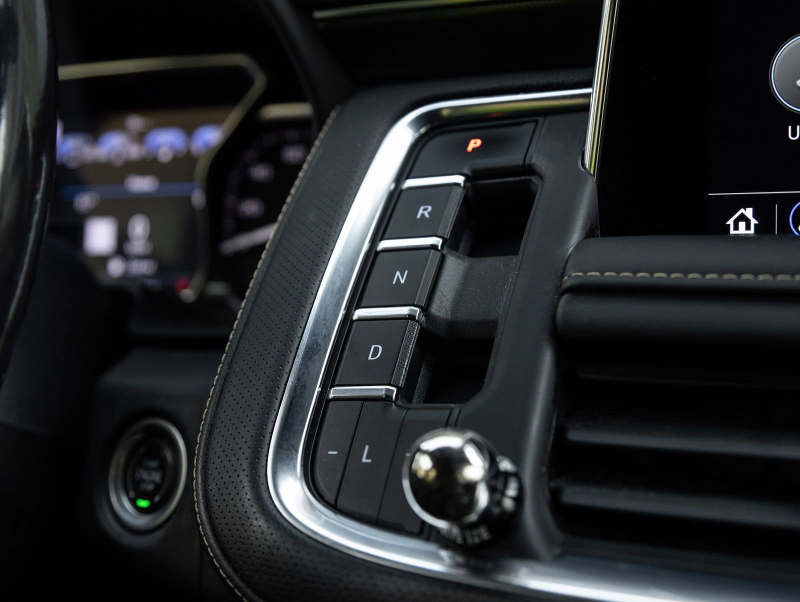 Used 2021 GMC Yukon AT4 w/ Rear Media and Nav Package AWD/4WD image 25