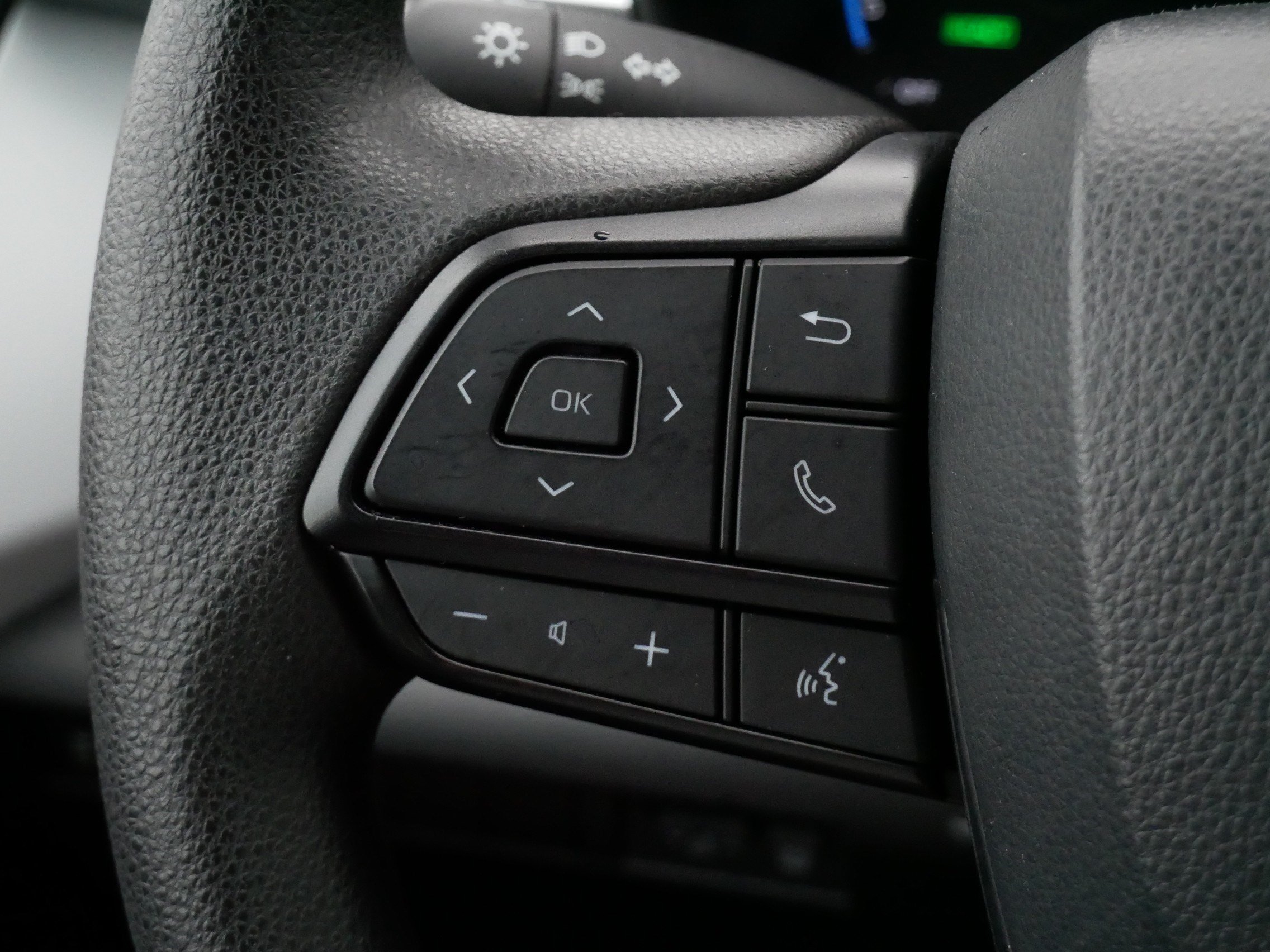 Certified 2025 Toyota Sienna LE FWD image 27