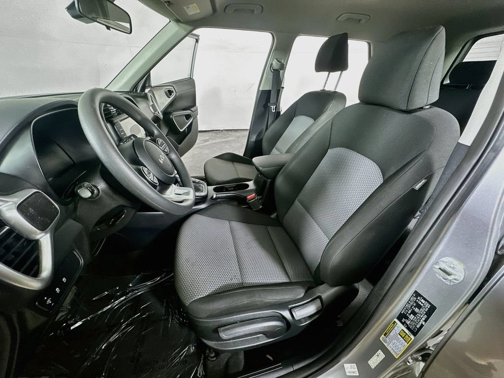 Used 2023 Kia Soul LX FWD image 17
