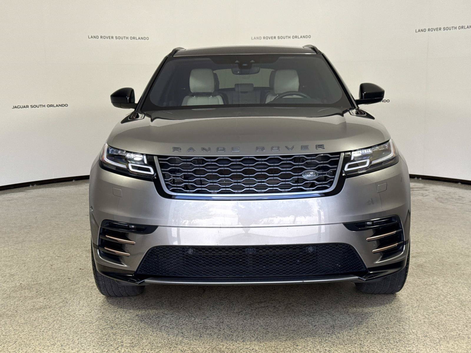 Used 2018 Land Rover Range Rover Velar R-Dynamic SE AWD/4WD image 8