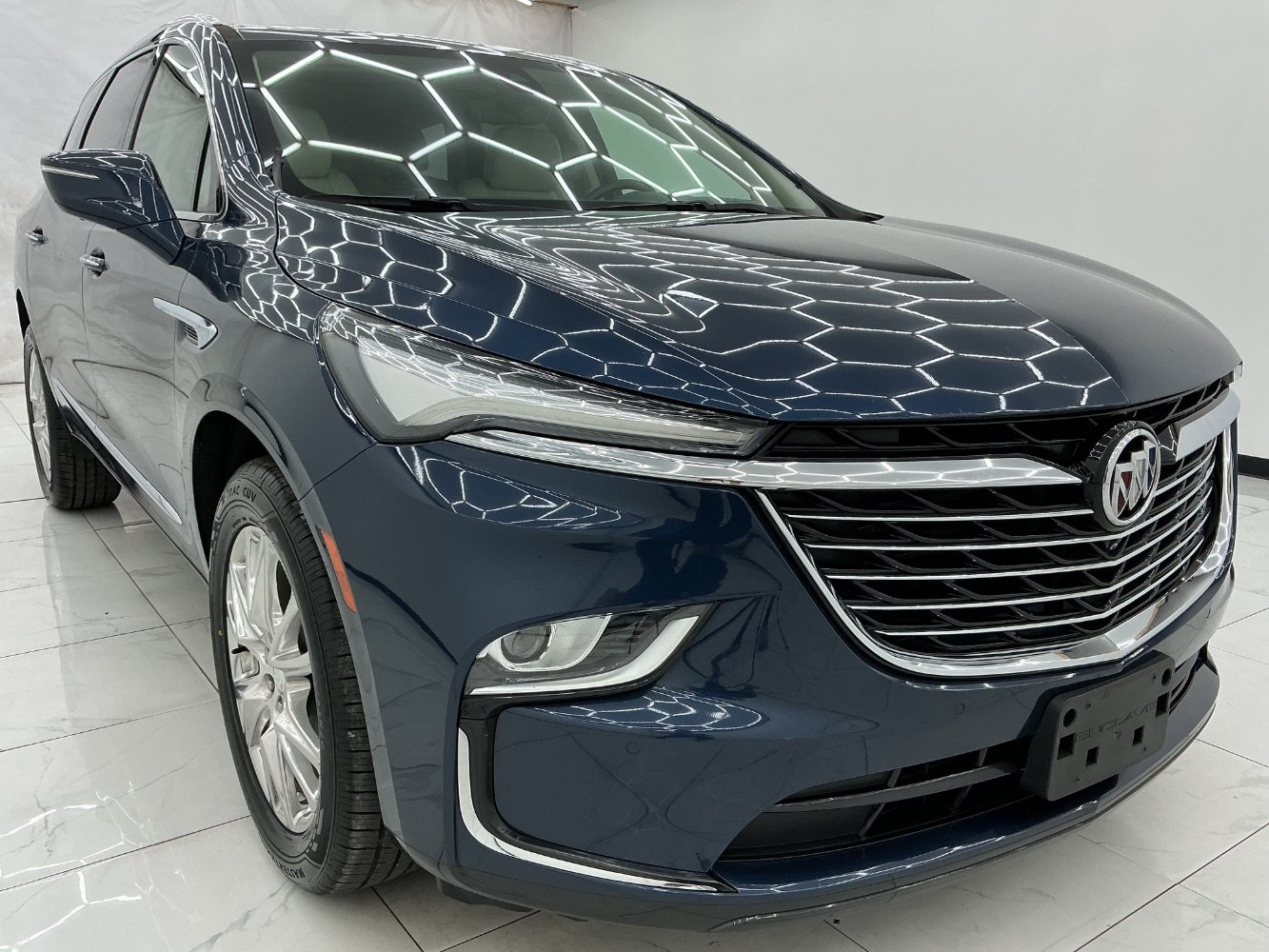 Used 2022 Buick Enclave Premium w/ Experience Buick Package FWD image 3