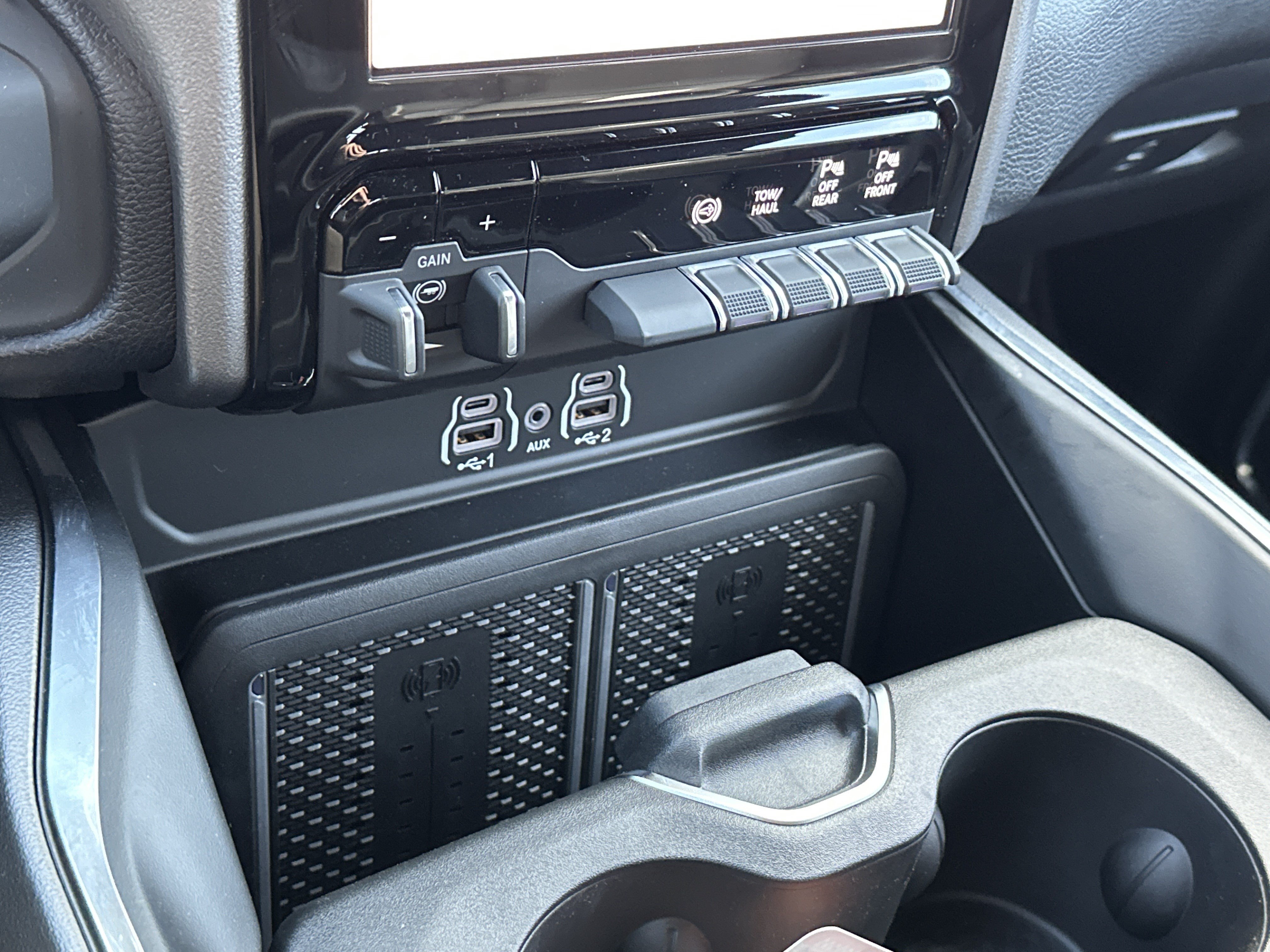 New 2026 RAM 2500 Laramie w/ Sport Appearance Package AWD/4WD image 23