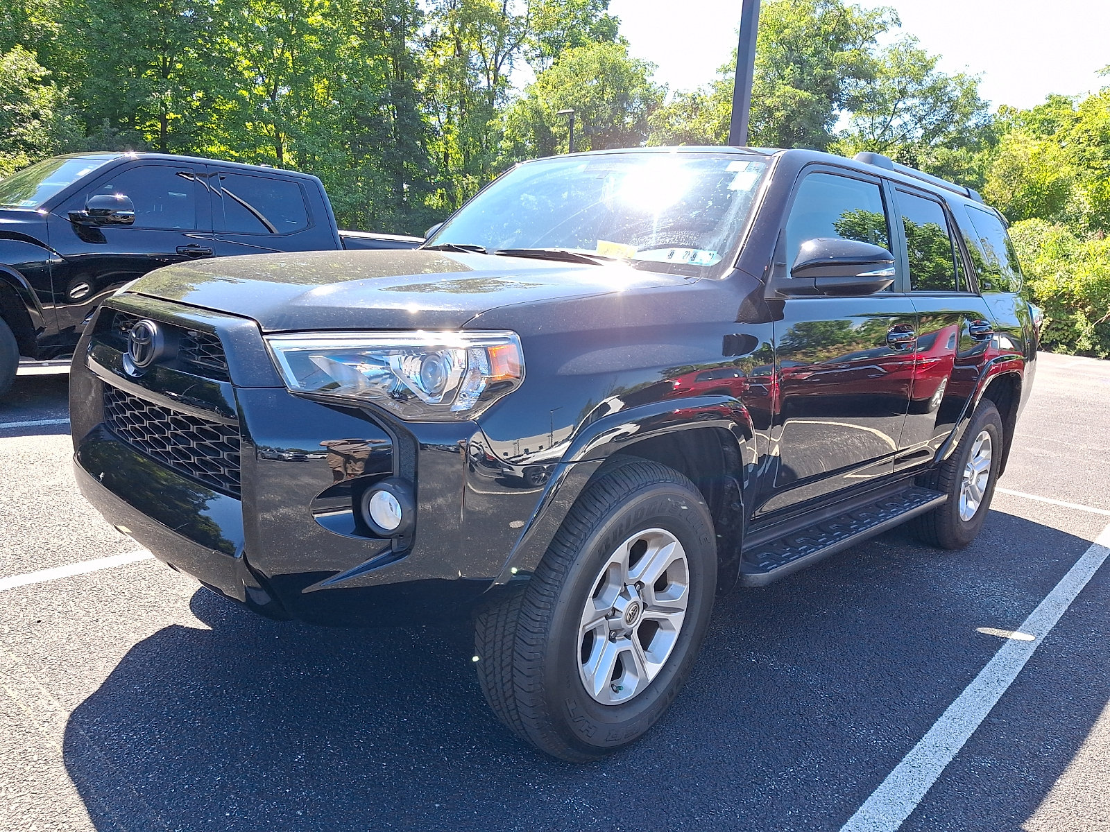 Certified 2019 Toyota 4Runner SR5 Premium AWD/4WD image 2