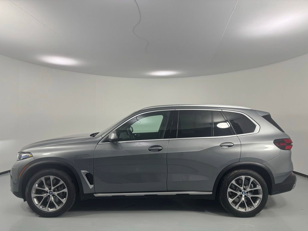 Certified 2025 BMW X5 xDrive50e w/ Parking Assistance Package AWD/4WD image 5