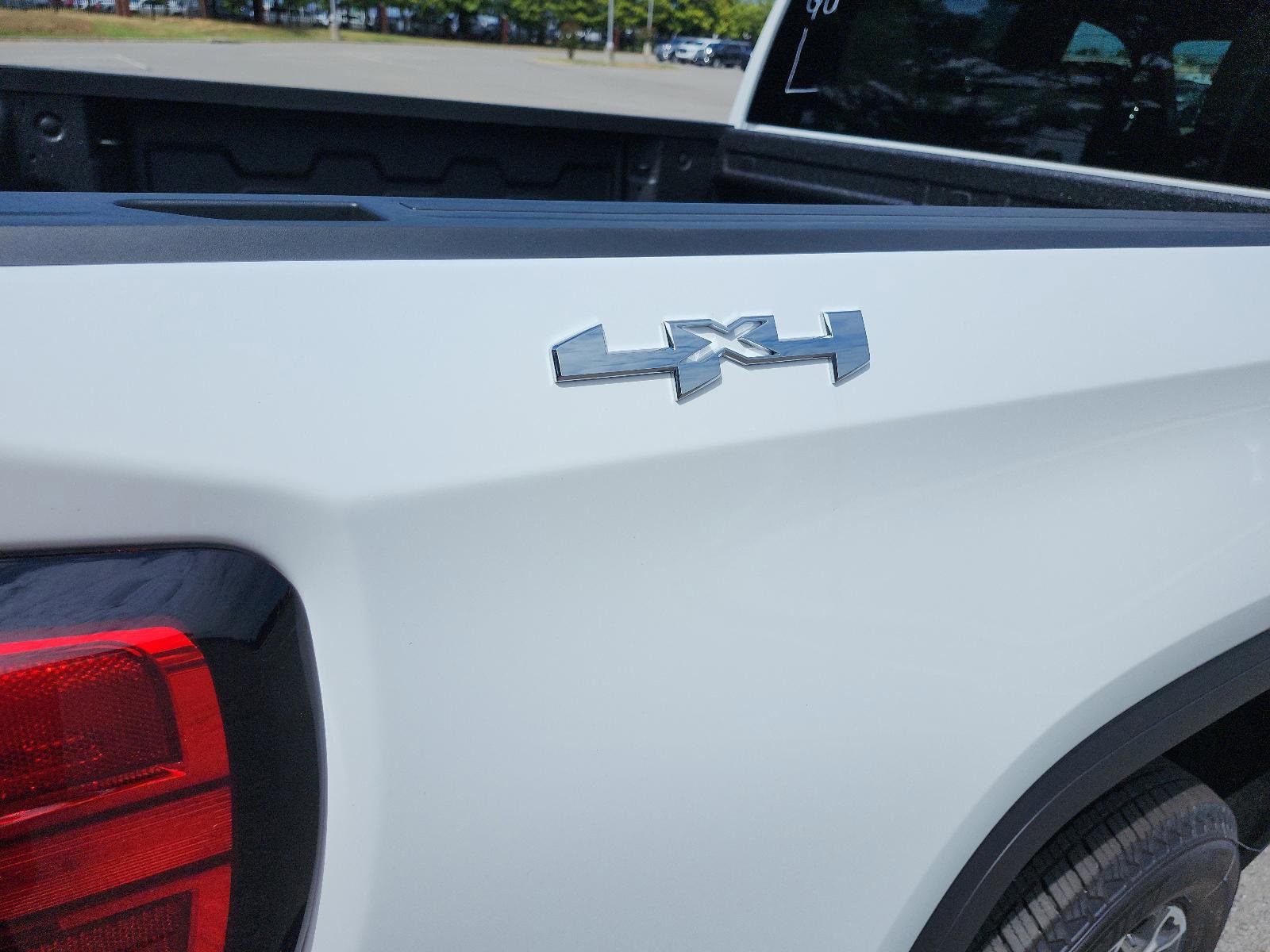 New 2026 GMC Sierra 1500 SLT image 5