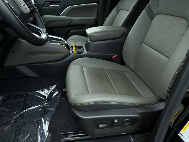 Used 2024 Chevrolet Colorado ZR2 w/ ZR2 Convenience Package III AWD/4WD image 23