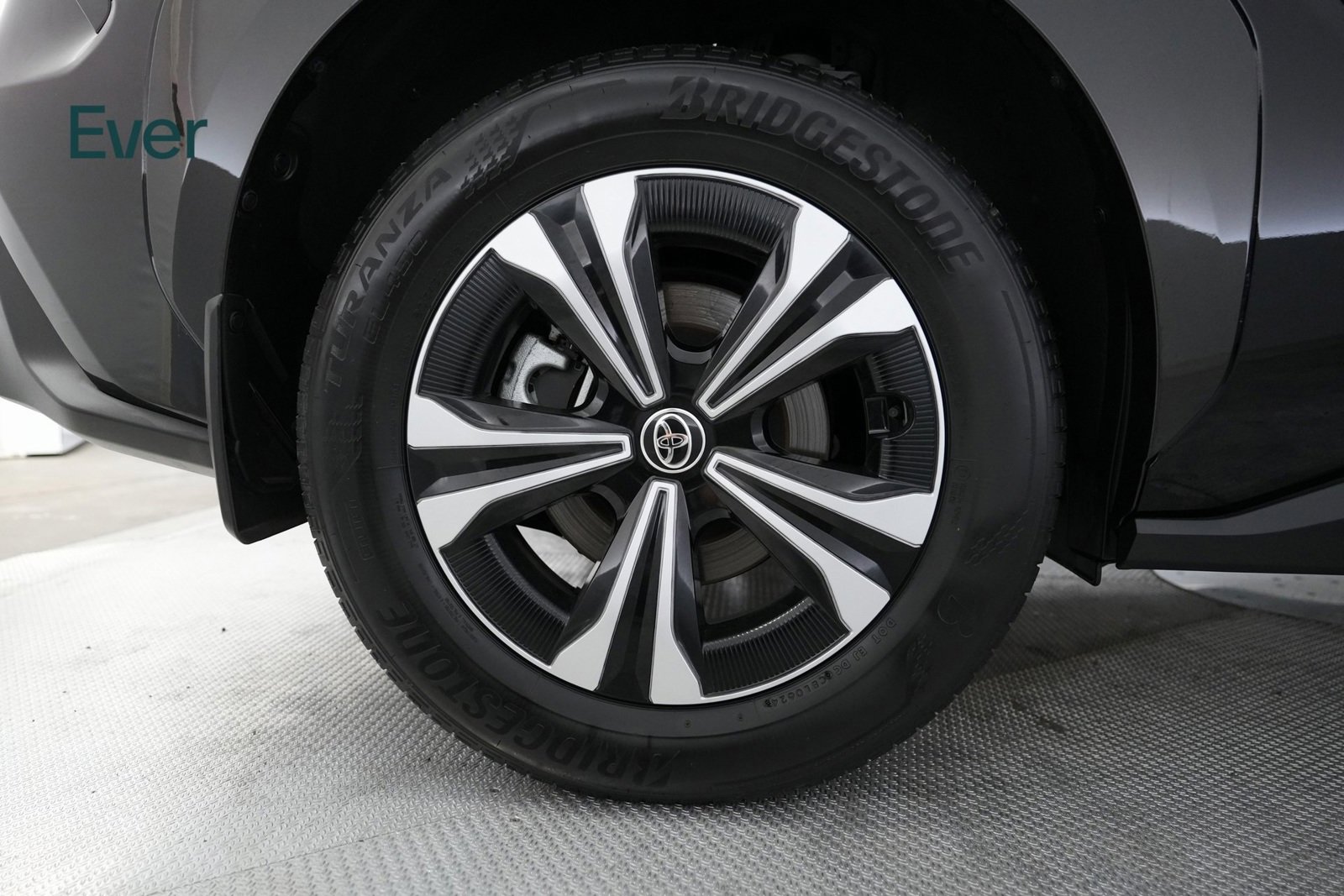 Used 2024 Toyota bZ4X XLE w/ Weather Package image 18