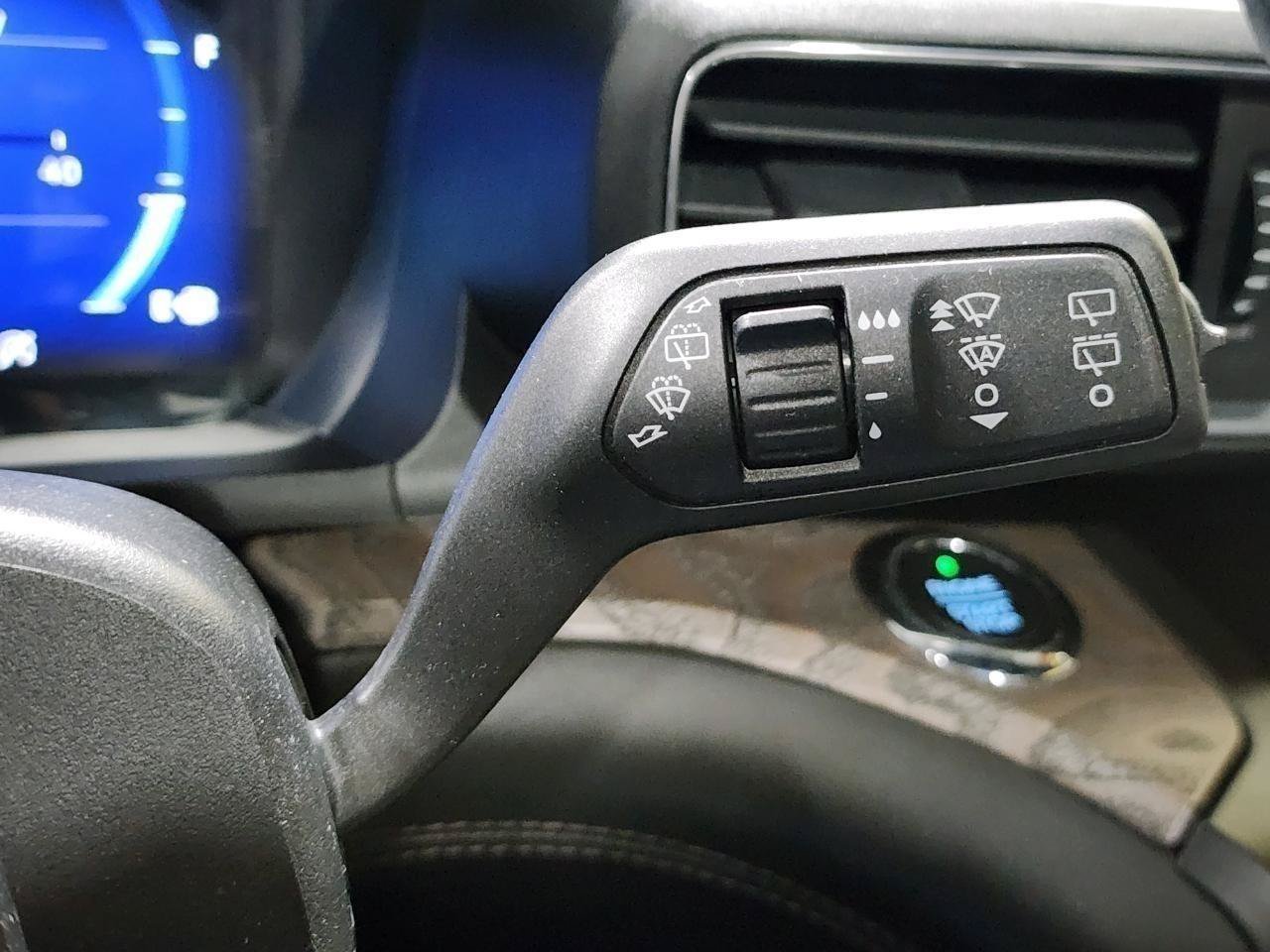 Used 2020 Ford Explorer Platinum w/ Premium Technology Package AWD/4WD image 12