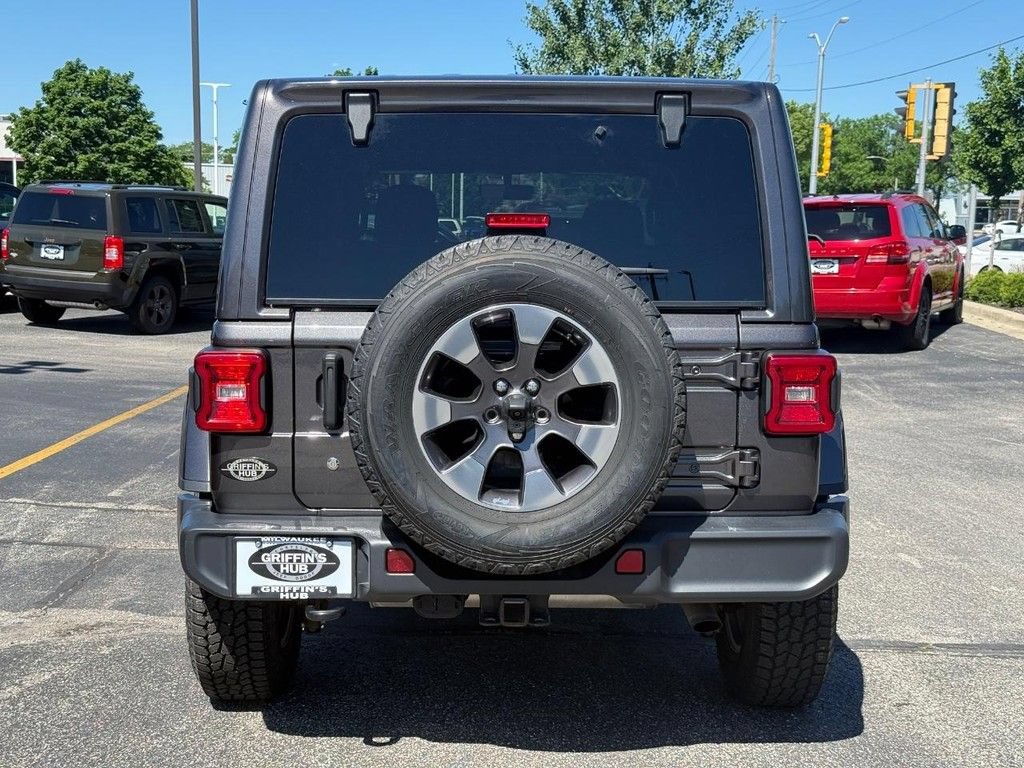 Used 2018 Jeep Wrangler Unlimited Sahara w/ Dual Top Group AWD/4WD image 4