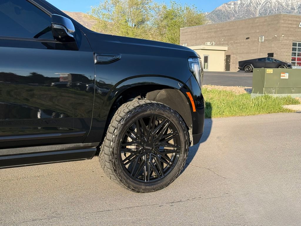 Used 2025 GMC Yukon Denali Ultimate AWD/4WD image 4