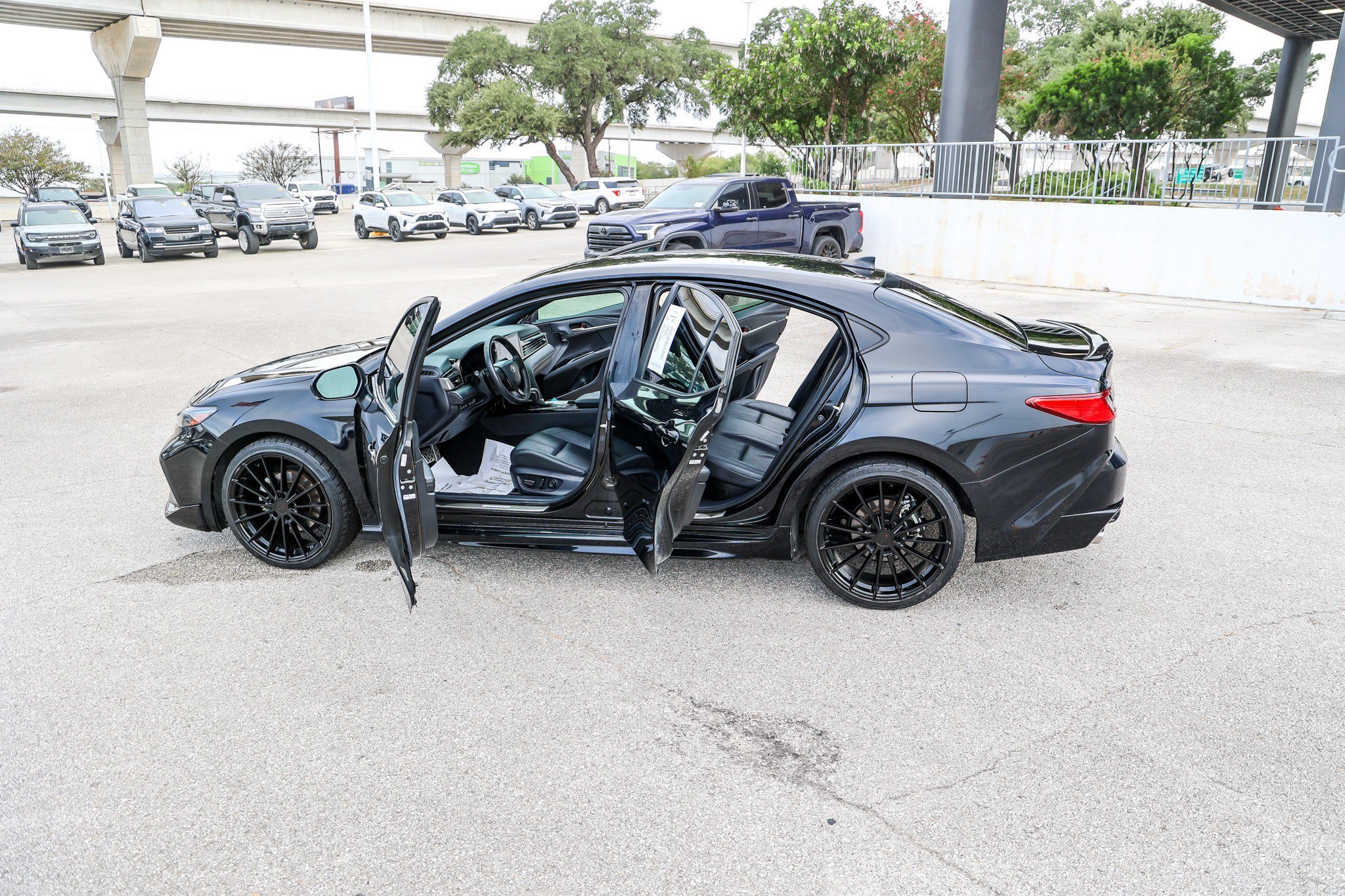 Used 2025 Toyota Camry XSE FWD image 11