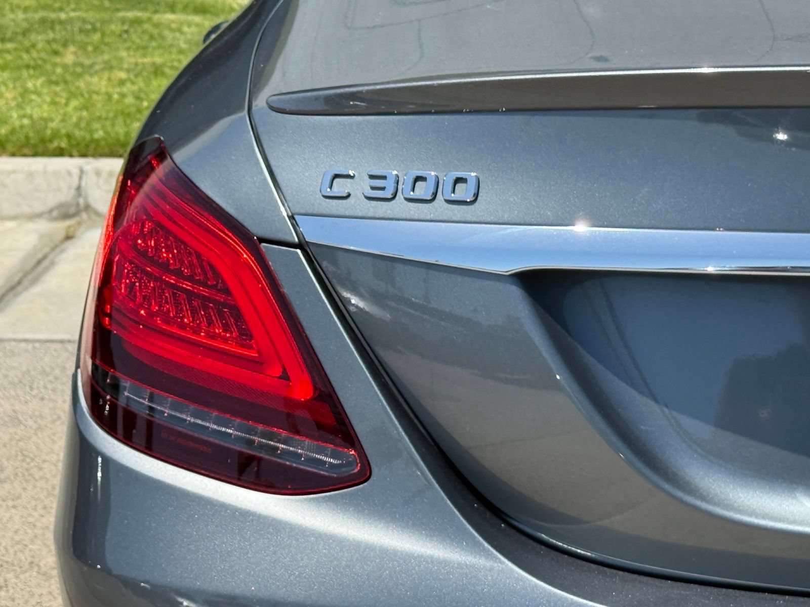Used 2019 Mercedes-Benz C 300 Sedan w/ Premium Package image 11