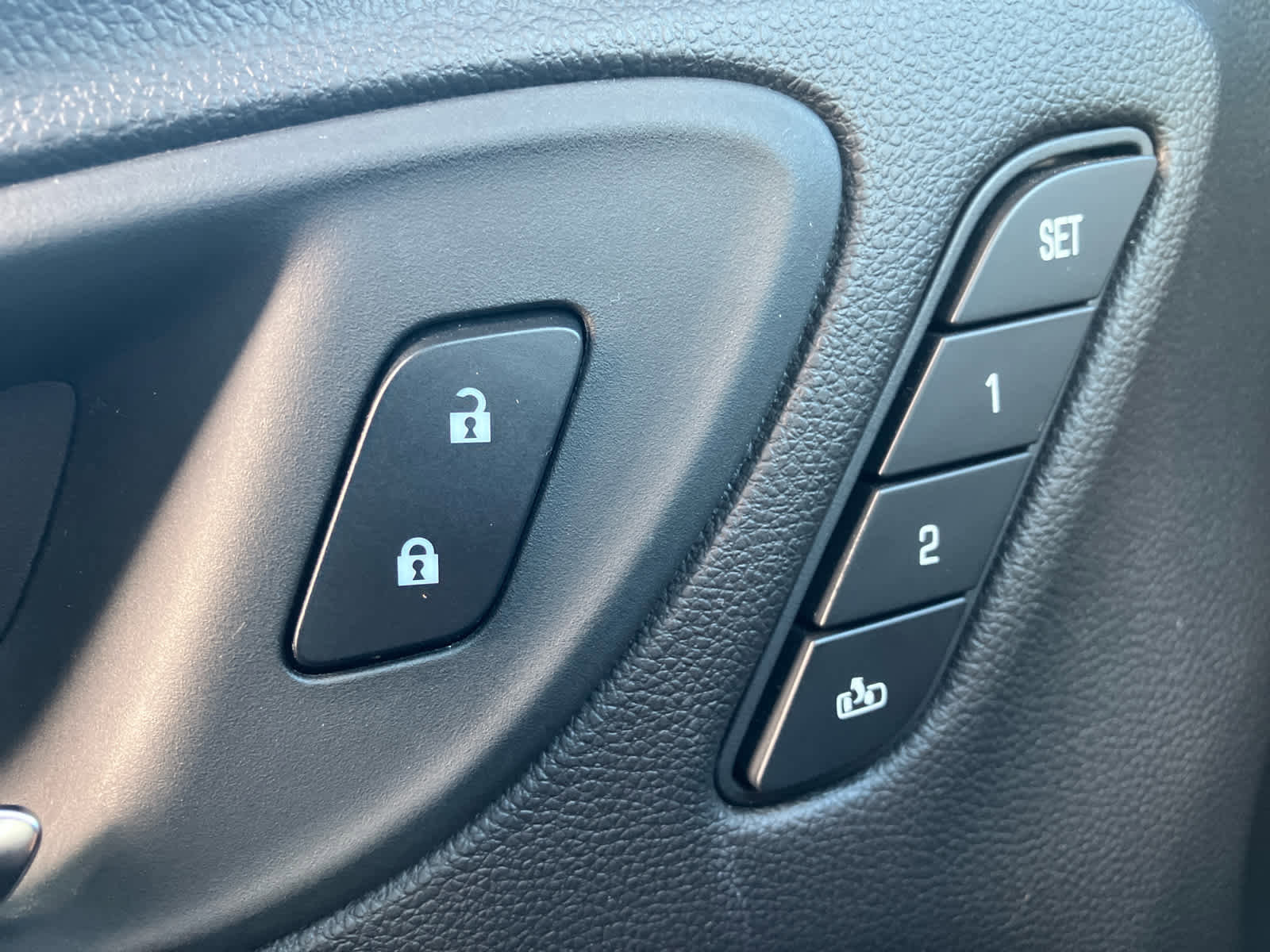 Certified 2025 Buick Encore GX Avenir image 12