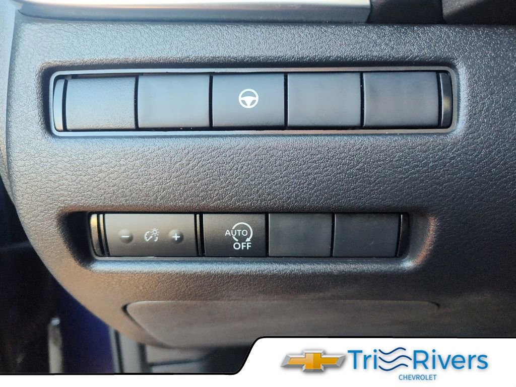 Used 2023 Nissan Rogue SV AWD/4WD image 14