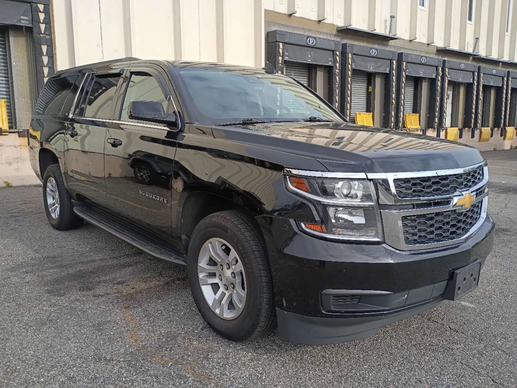Used 2020 Chevrolet Suburban LT image 2