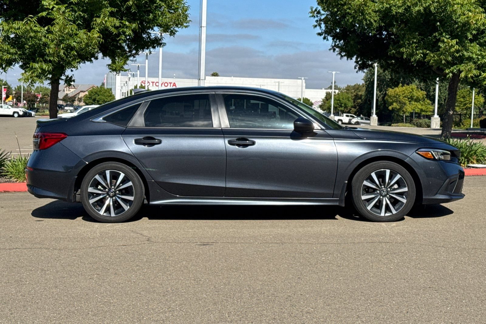 Used 2023 Honda Civic EX image 3