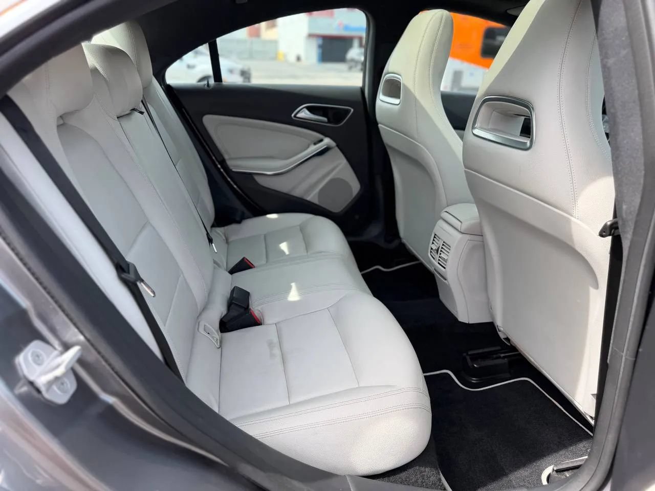 Used 2014 Mercedes-Benz CLA 250 4MATIC image 33