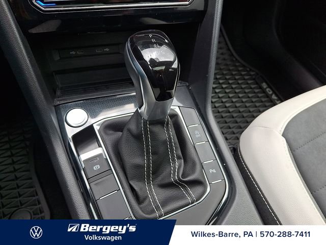 Used 2025 Volkswagen Taos SE AWD/4WD image 18