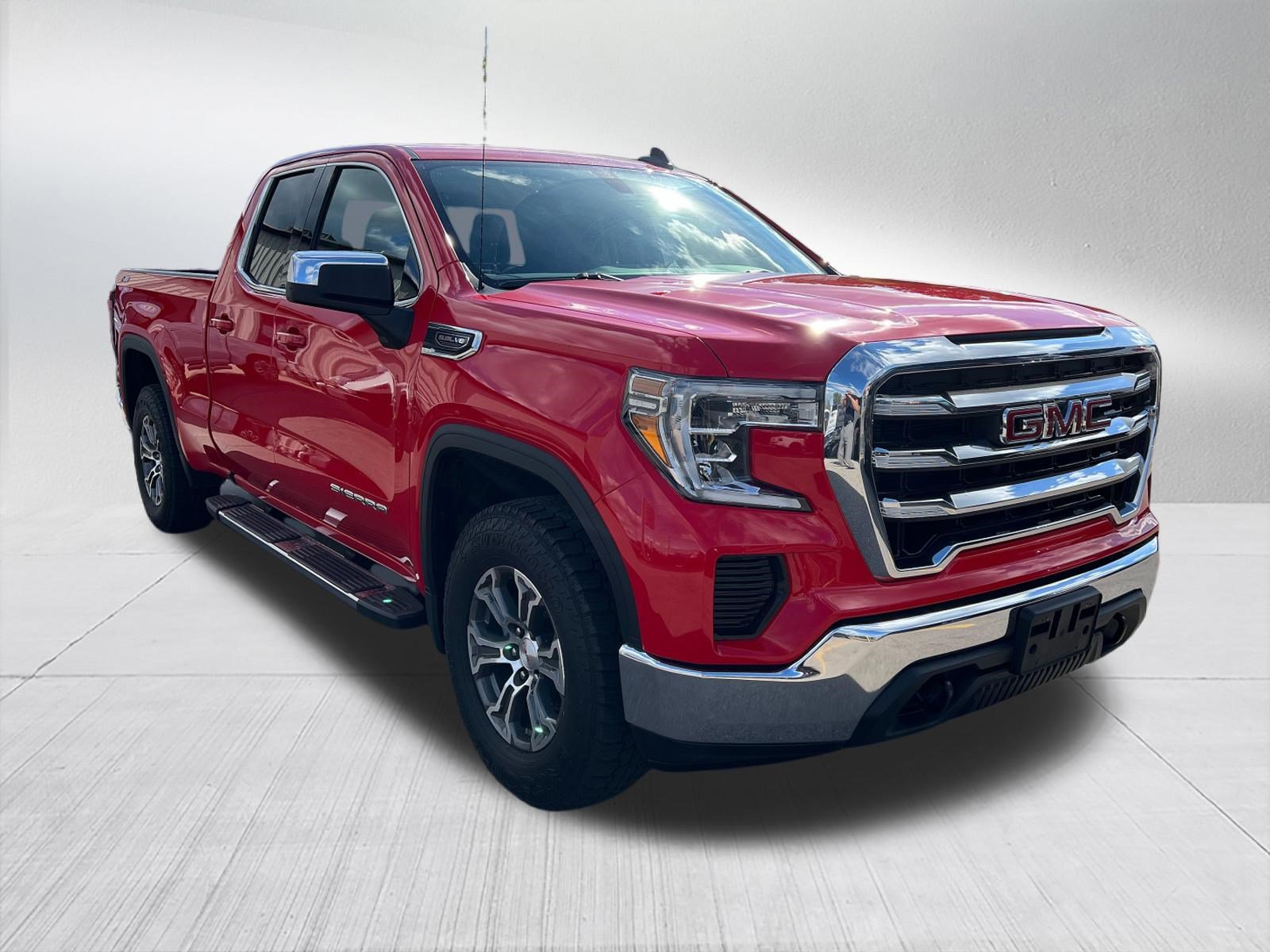Used 2019 GMC Sierra 1500 SLE w/ SLE Value Package AWD/4WD image 3