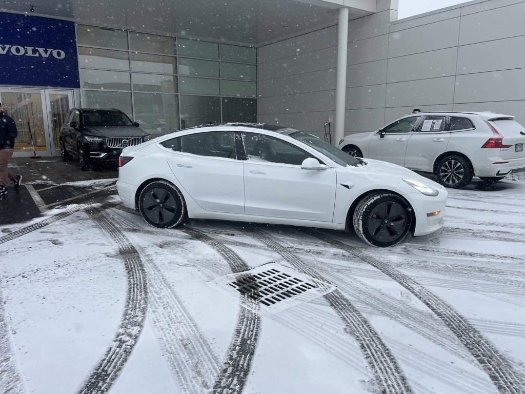 Used 2020 Tesla Model 3 Standard Range Plus image 2