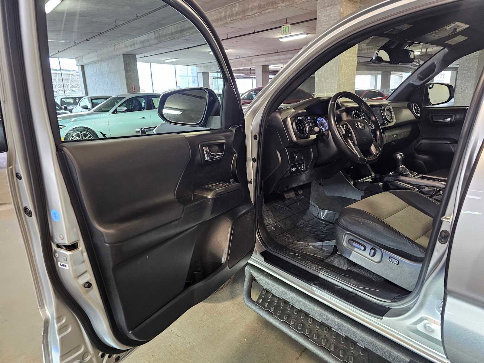 Used 2022 Toyota Tacoma TRD Sport w/ Technology Package AWD/4WD image 24