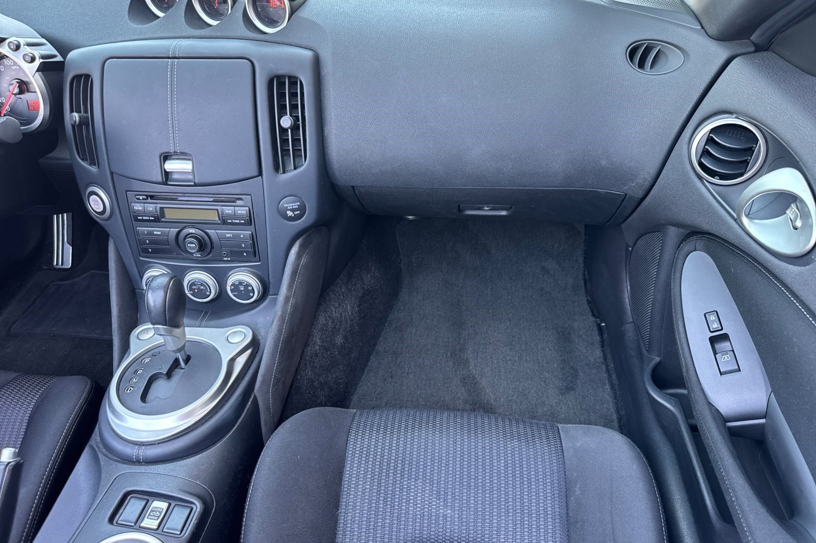 Used 2014 Nissan 370Z Roadster RWD image 26