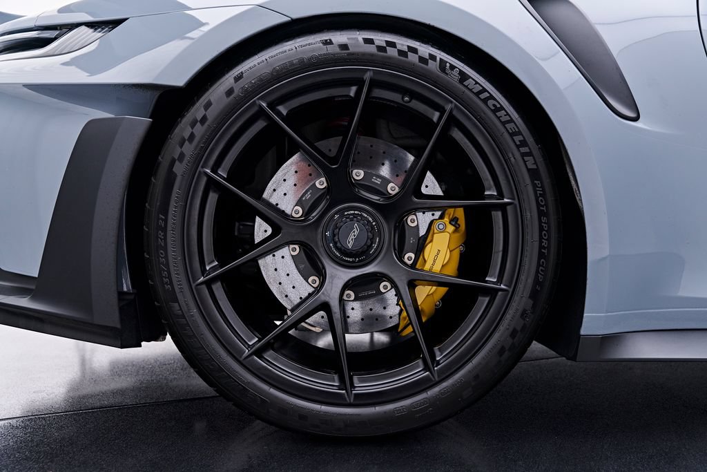Used 2024 Porsche 911 GT3 RS w/ Weissach Package RWD image 32