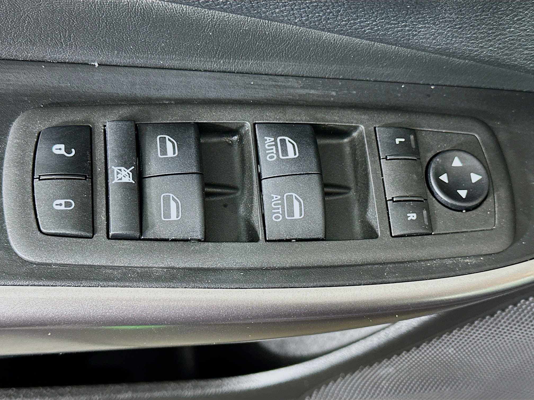 Used 2021 Jeep Cherokee Limited image 15