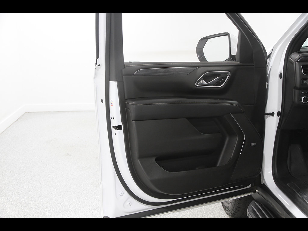 Used 2021 GMC Yukon SLT w/ SLT Luxury Plus Package AWD/4WD image 4