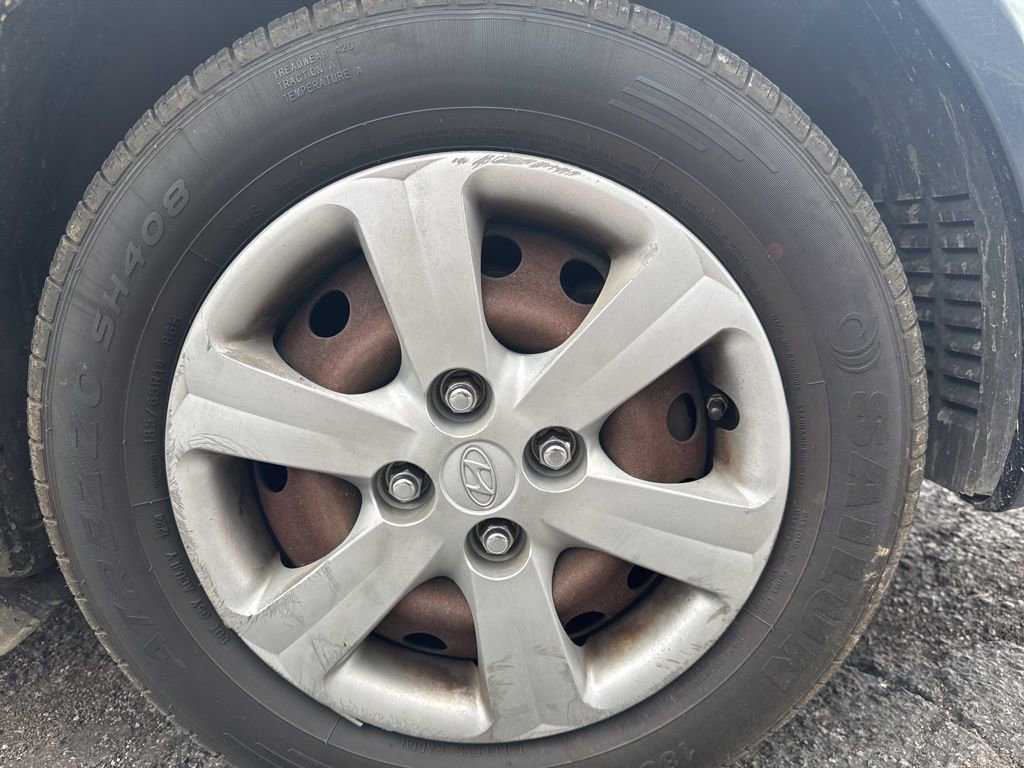 Used 2011 Hyundai Accent GLS w/ Premium Pkg 4 FWD image 23