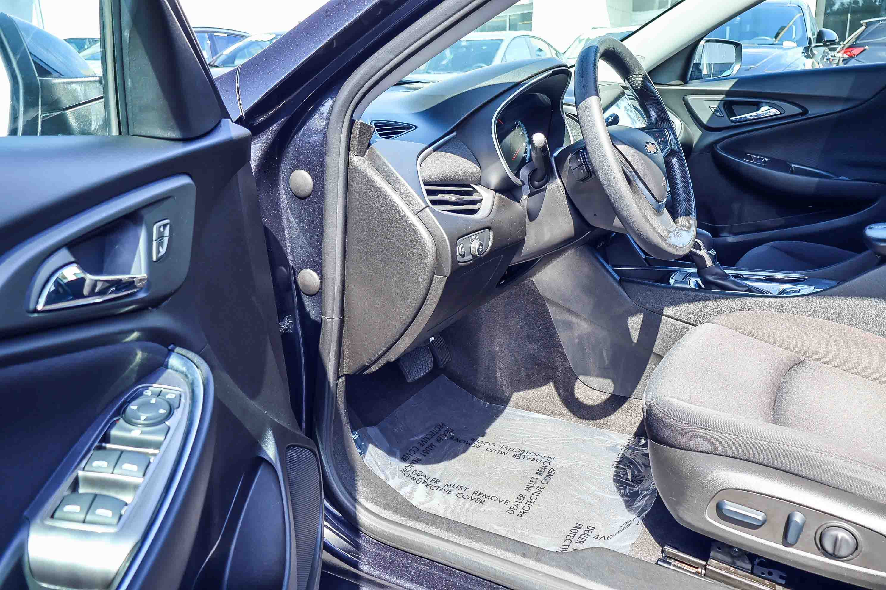 Used 2022 Chevrolet Malibu LT FWD image 2