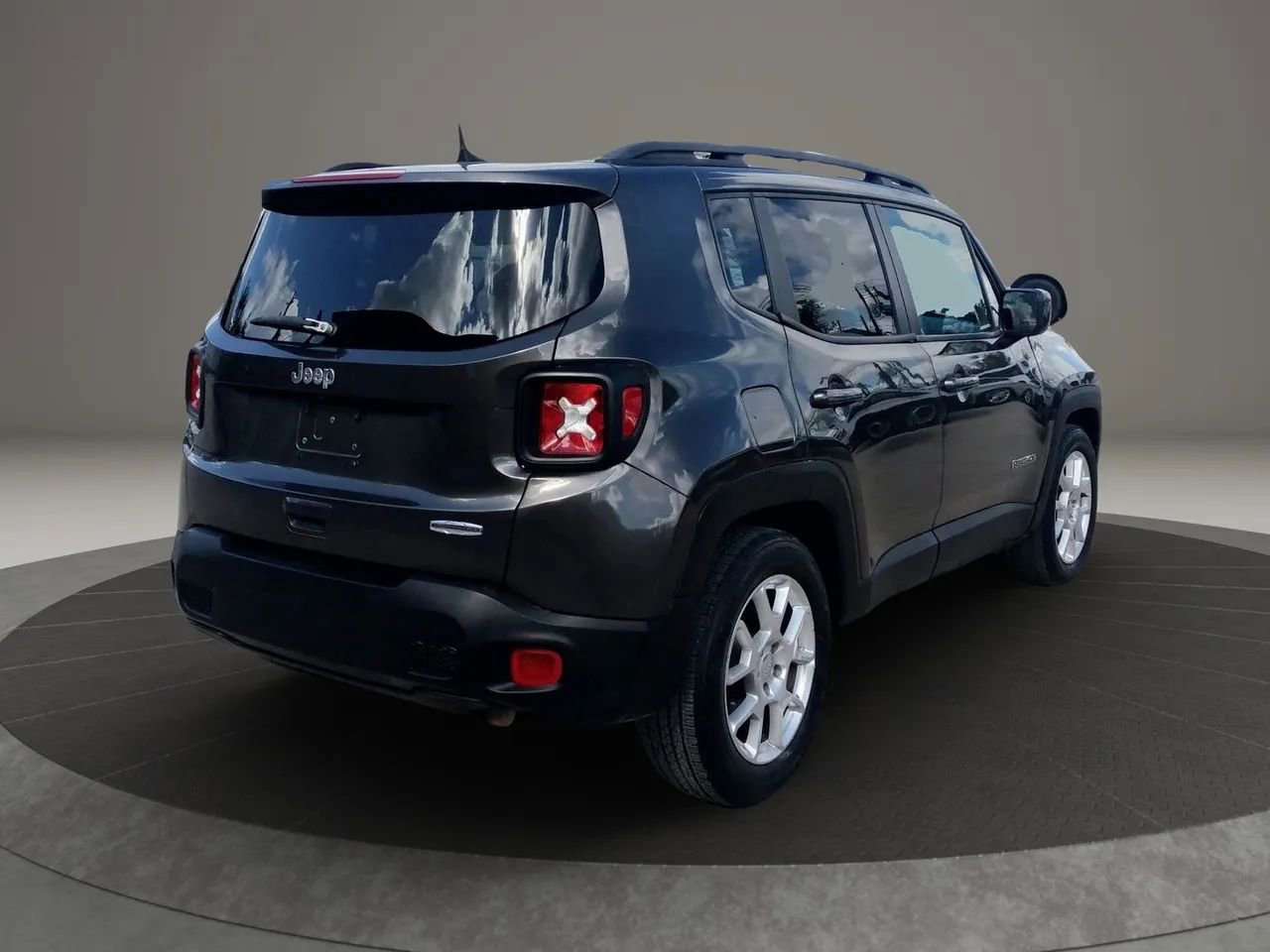 Used 2019 Jeep Renegade Latitude image 10