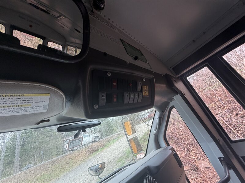 Used 2009 Chevrolet Express 3500 RWD image 18