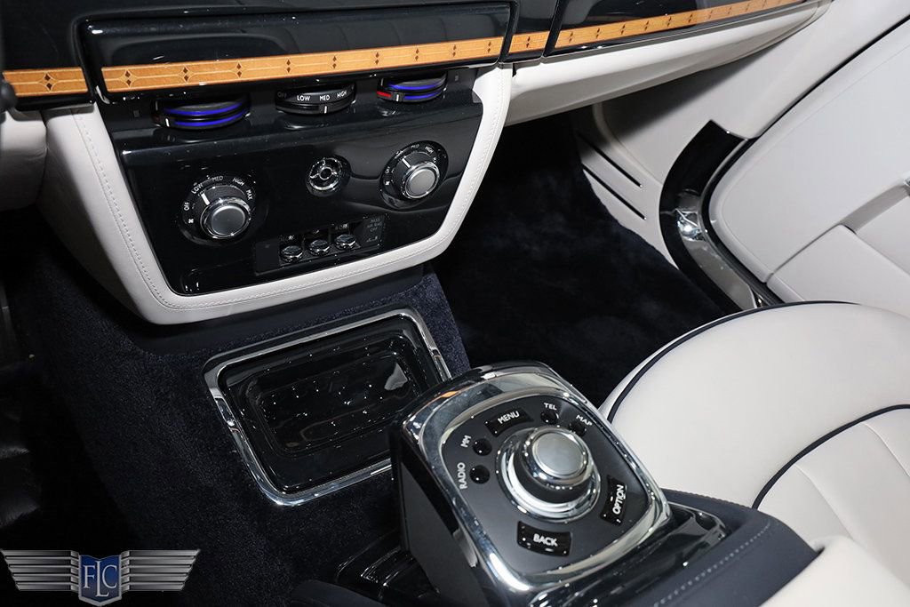 Used 2017 Rolls-Royce Phantom Drophead Coupe image 39