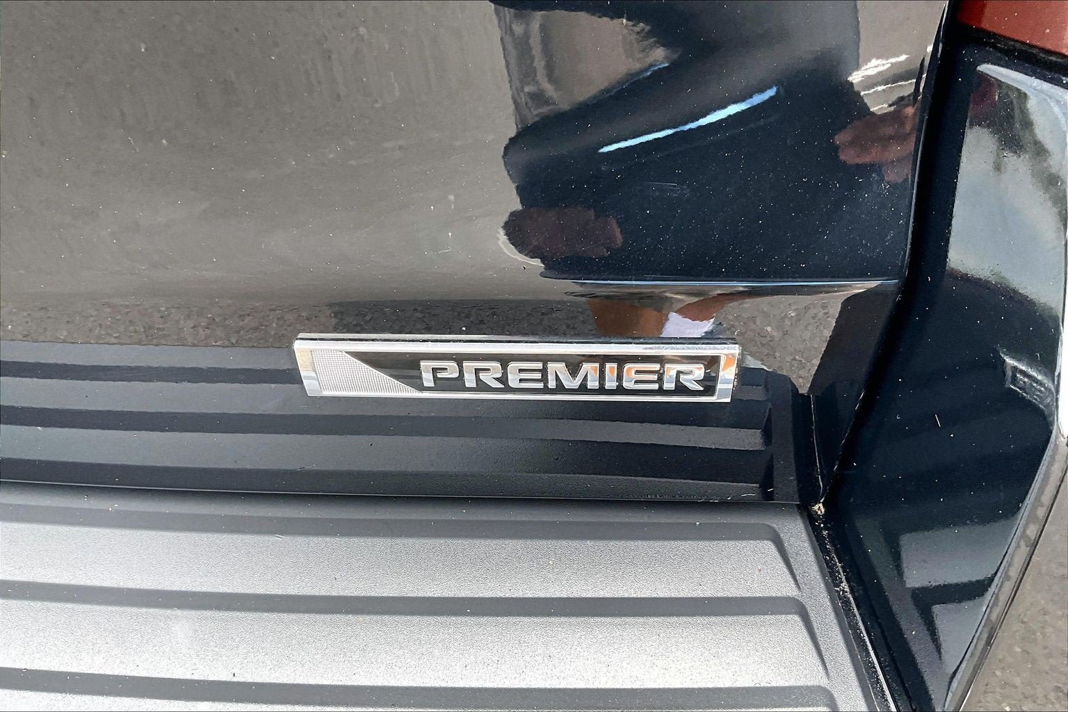 Used 2018 Chevrolet Suburban Premier AWD/4WD image 8