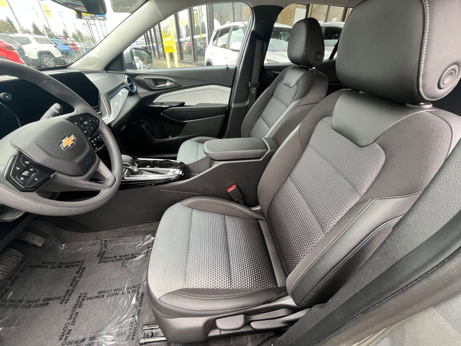 Used 2025 Chevrolet Trax LT FWD image 28