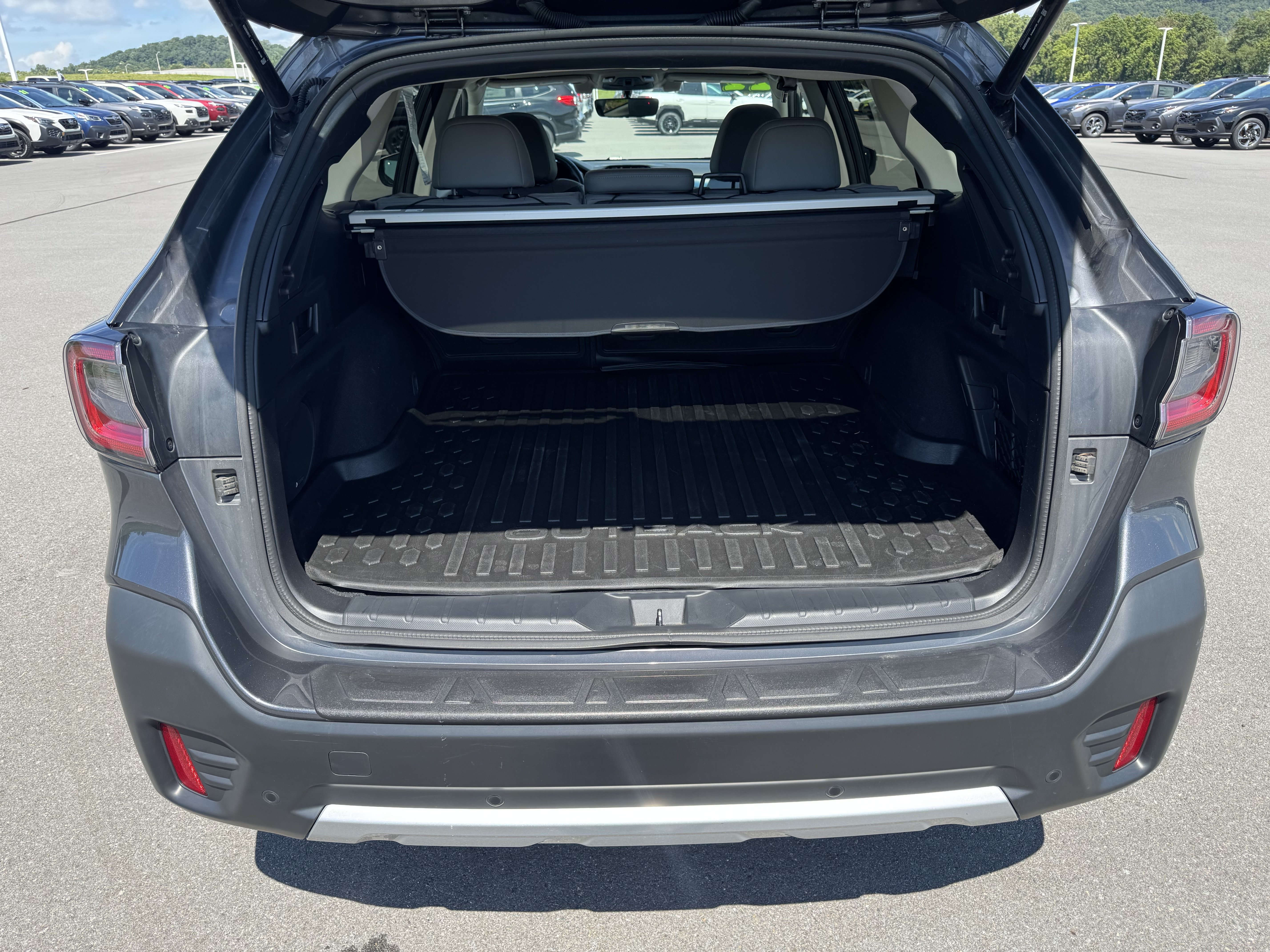 Used 2022 Subaru Outback Limited AWD/4WD image 5
