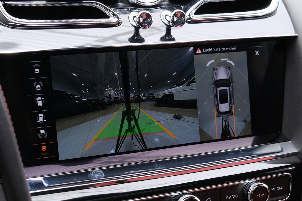 Used 2023 Bentley Bentayga image 22