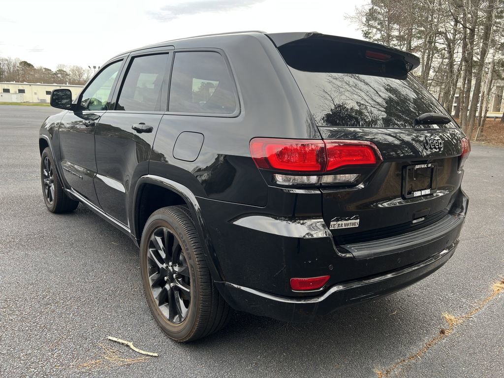 Used 2022 Jeep Grand Cherokee Laredo X image 5