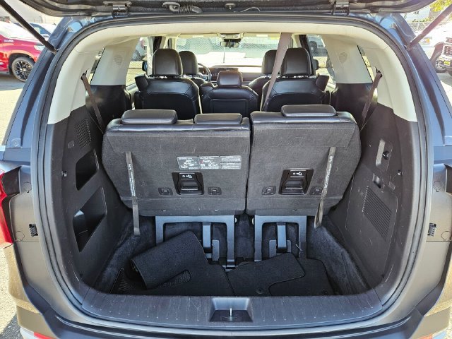 Used 2025 Kia Carnival FWD image 13